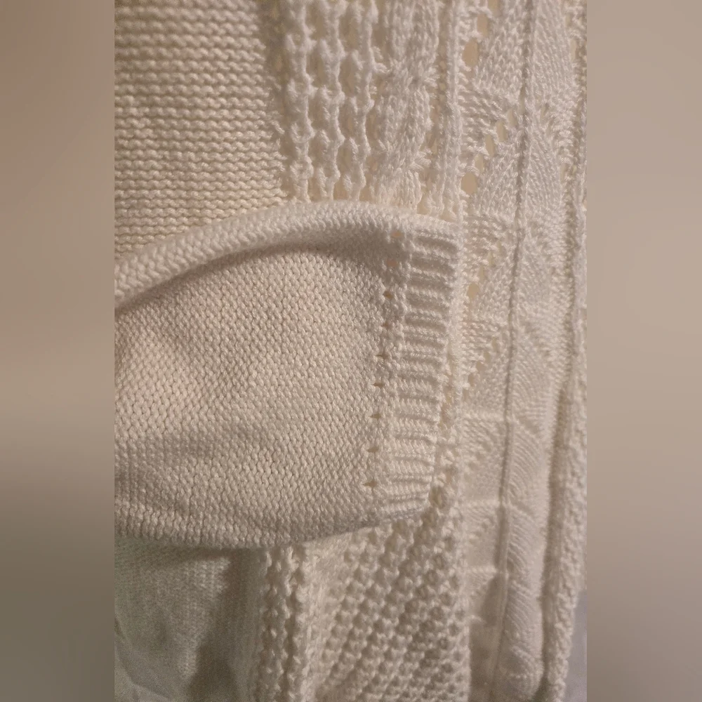 Denim 27/7 Elegant Cream Sweater with Lace Detail